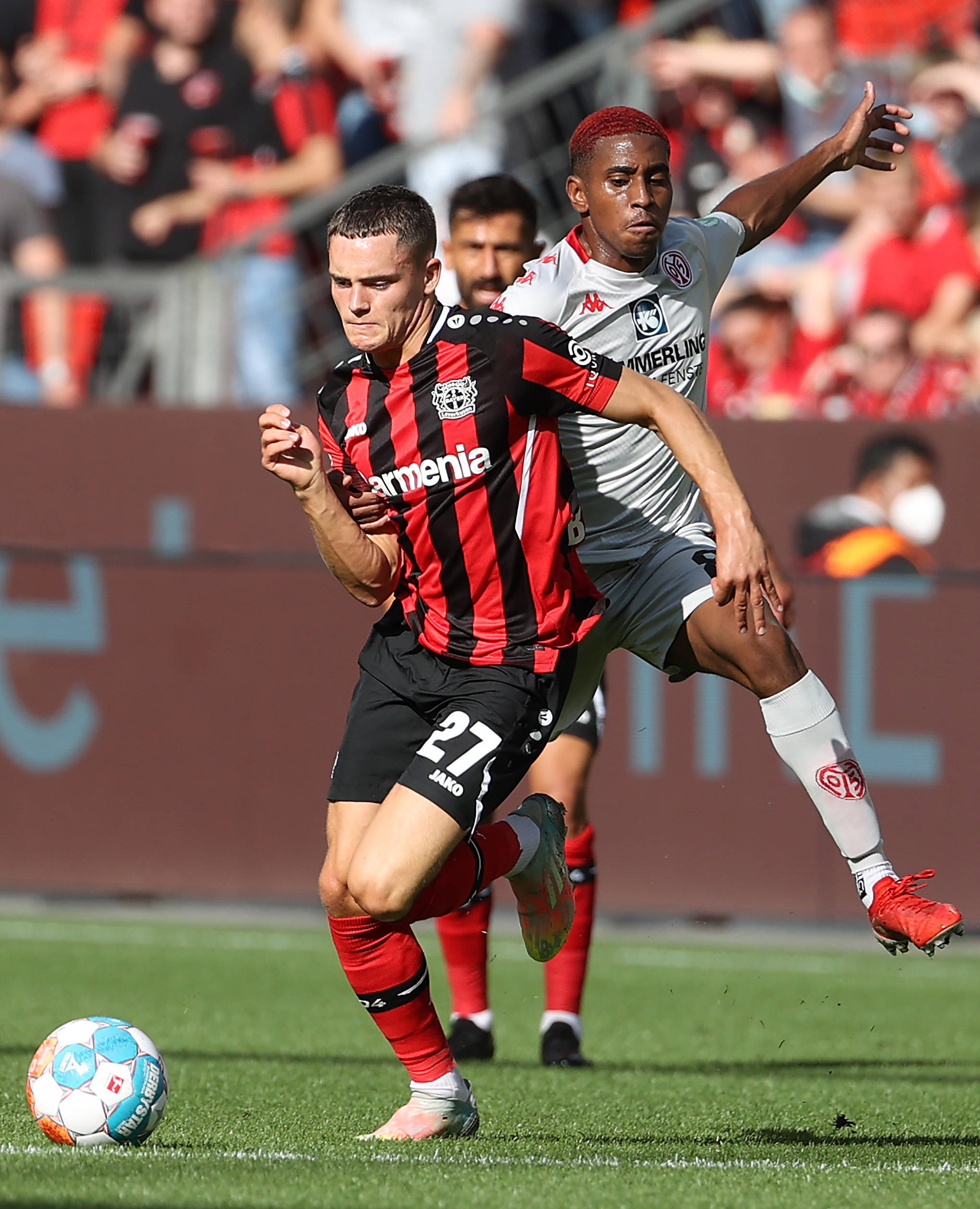 烈的背景下 烈的背景下